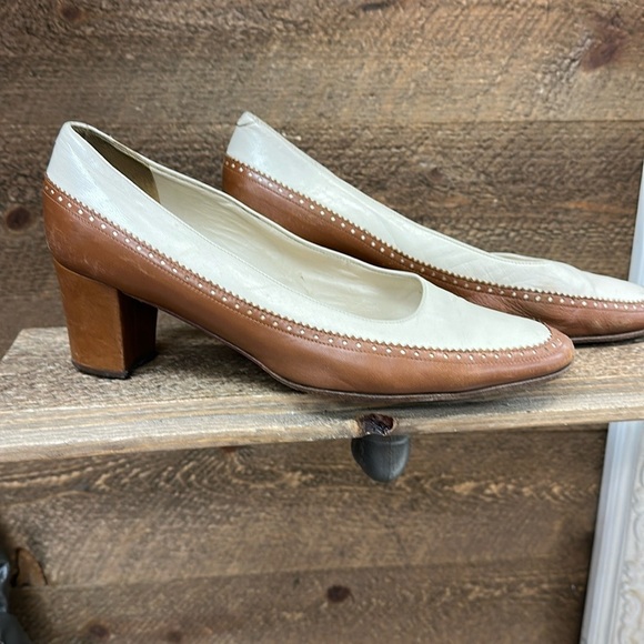Vintage Bally Two-Tone Leather Block Heel Pumps Size 8.5 - Picture 1 of 11